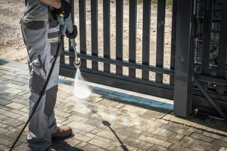 Fence cleaning